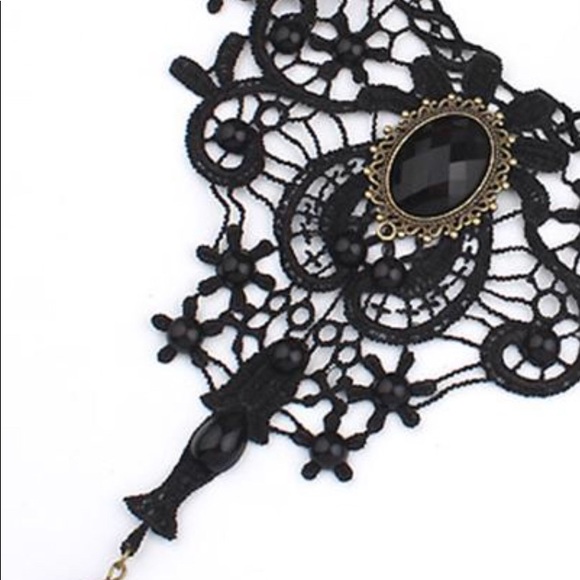 NEW Vintage lace with a Vitoria. flare Neckace - Picture 2 of 6